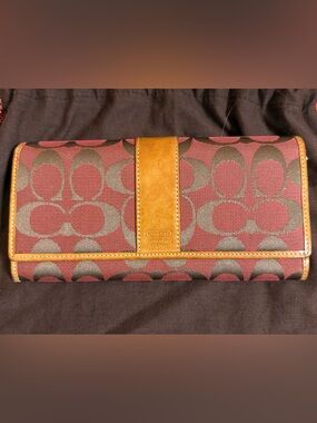 Coach Signature Hamptons Checkbook Wallet